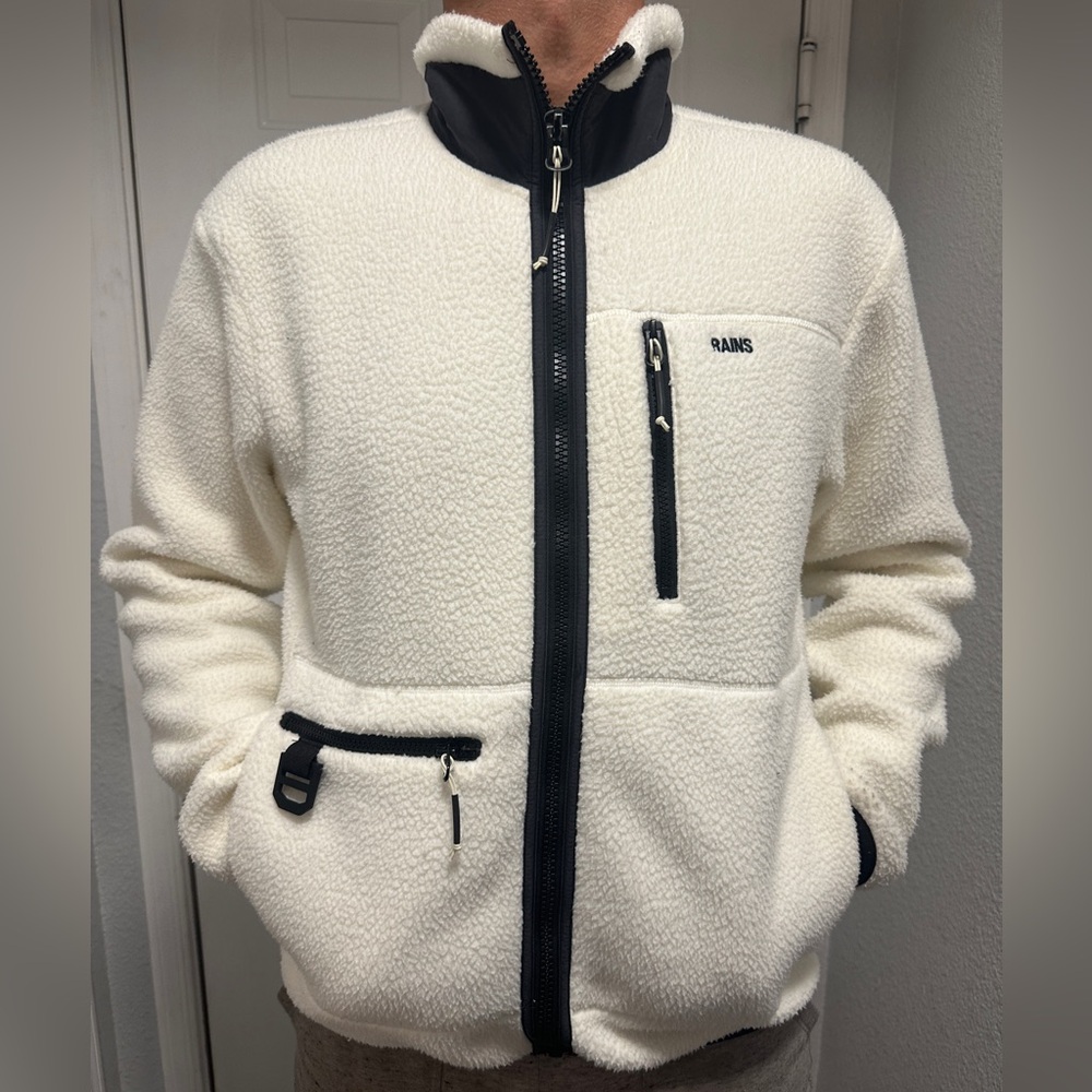 Rains jacket 18420 Heavy Fleece Jacket
white color size S but runs big